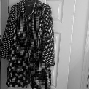 SOLD!!! Blk/wh Peacock/8